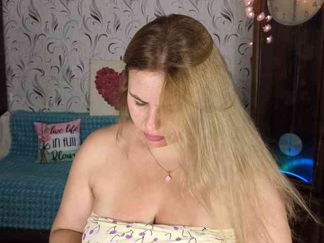 AvaQueen Live Webcam on BongaCams