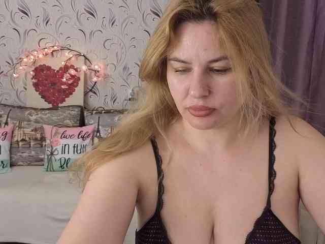 AvaQueen webcam