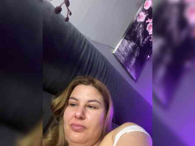 AvaQueen webcam