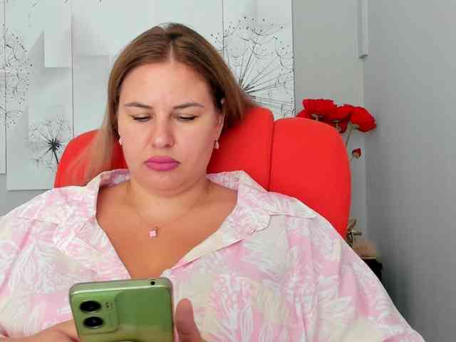 AvaQueen webcam