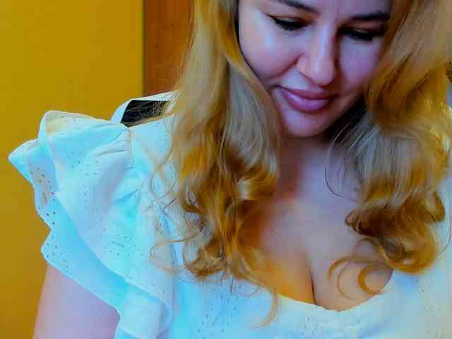 AvaQueen webcam