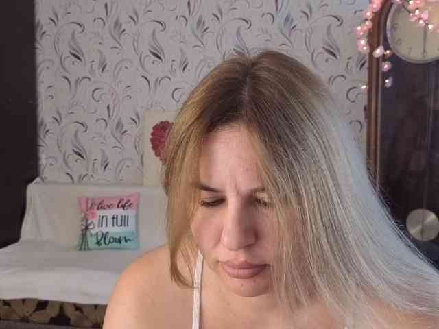 AvaQueen webcam