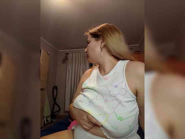 AvaQueen webcam