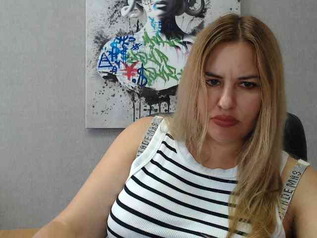 AvaQueen webcam