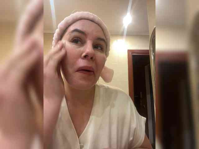 AvaQueen webcam