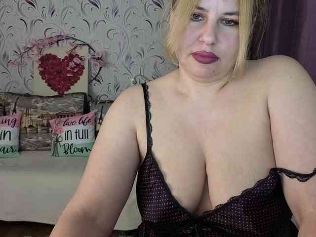 AvaQueen webcam