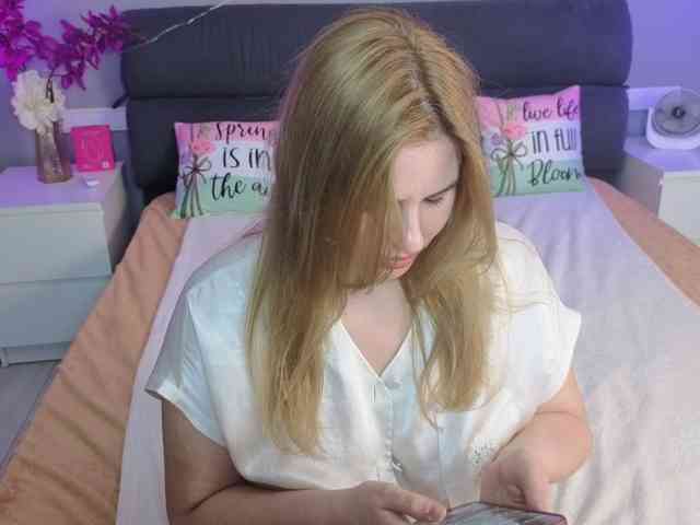 AvaQueen webcam