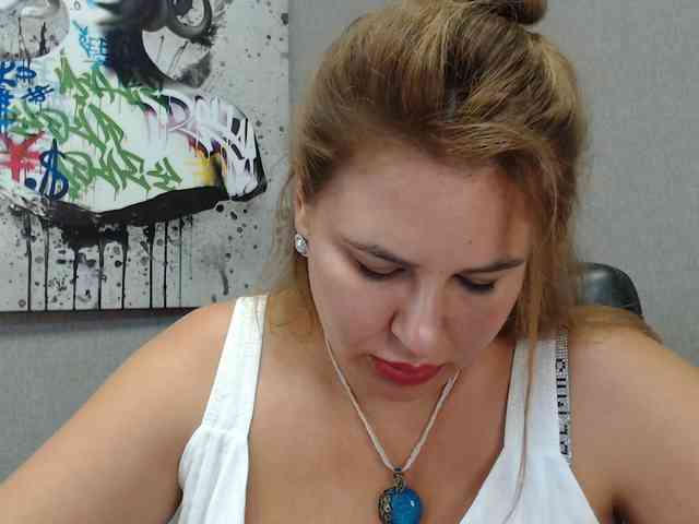 AvaQueen webcam