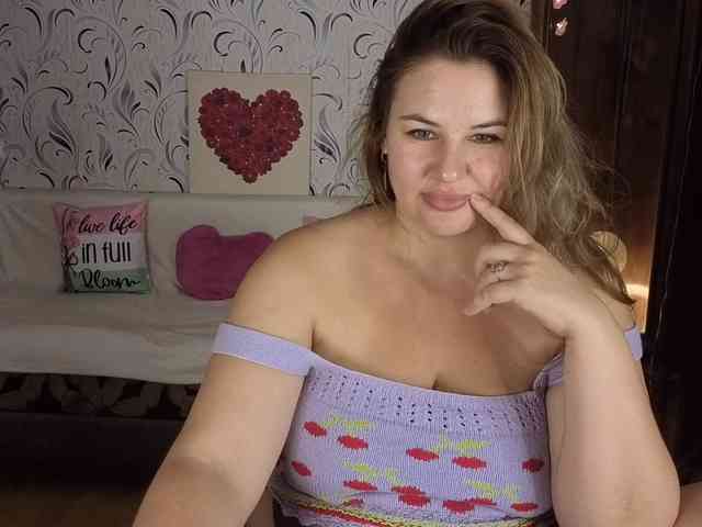 AvaQueen webcam
