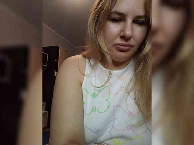 AvaQueen webcam
