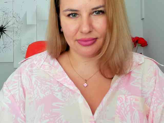 AvaQueen webcam