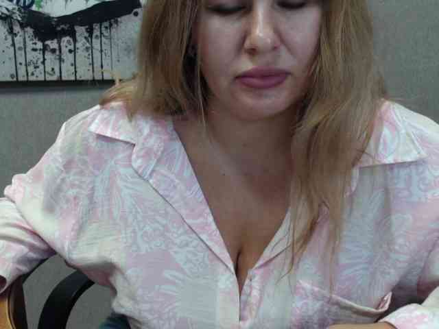 AvaQueen webcam