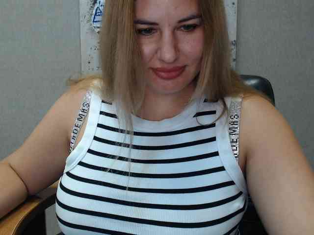 Model: AvaQueen