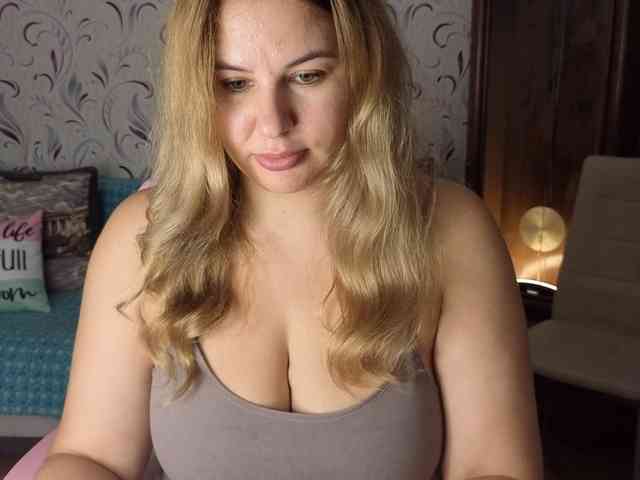 AvaQueen webcam