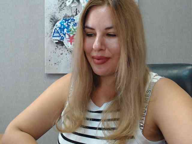 AvaQueen webcam