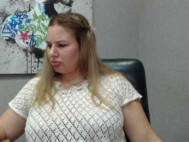AvaQueen webcam