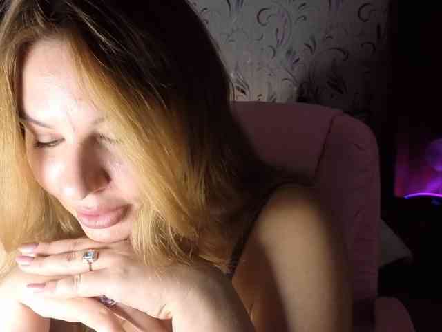 AvaQueen webcam