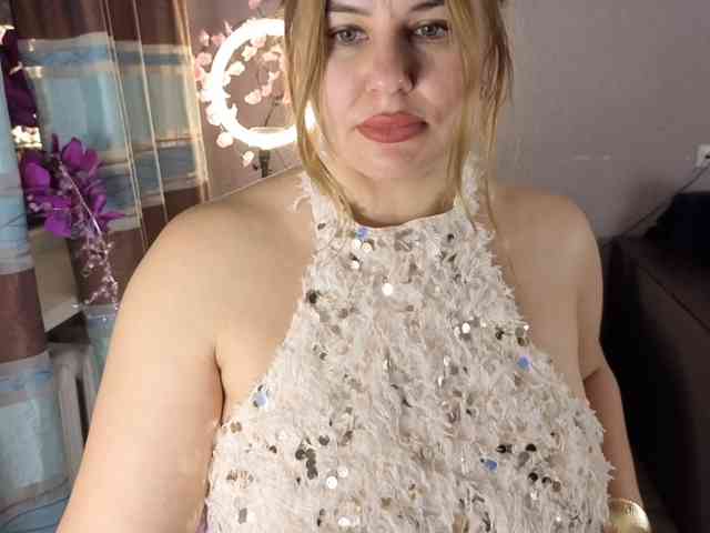 AvaQueen webcam