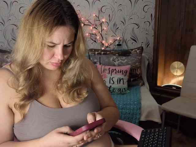 AvaQueen webcam