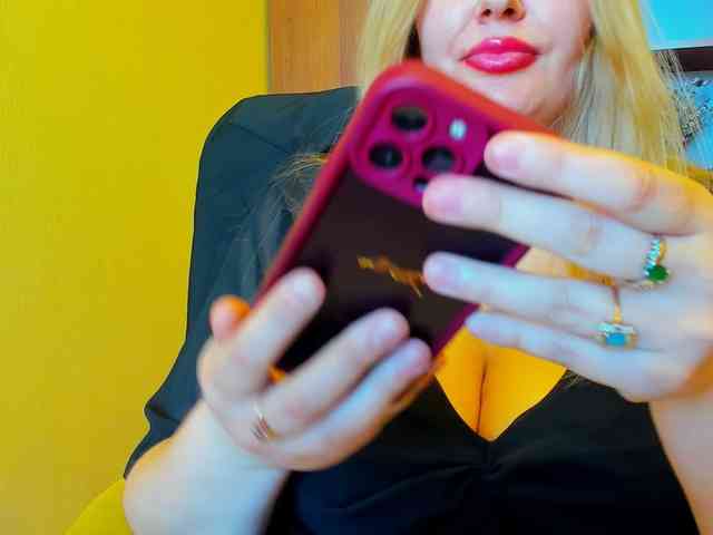 AvaQueen webcam