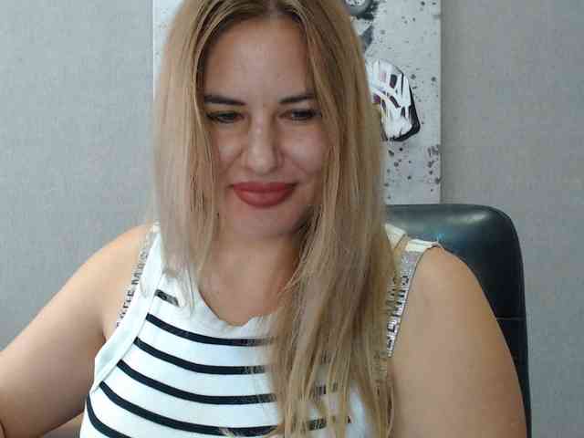 AvaQueen webcam