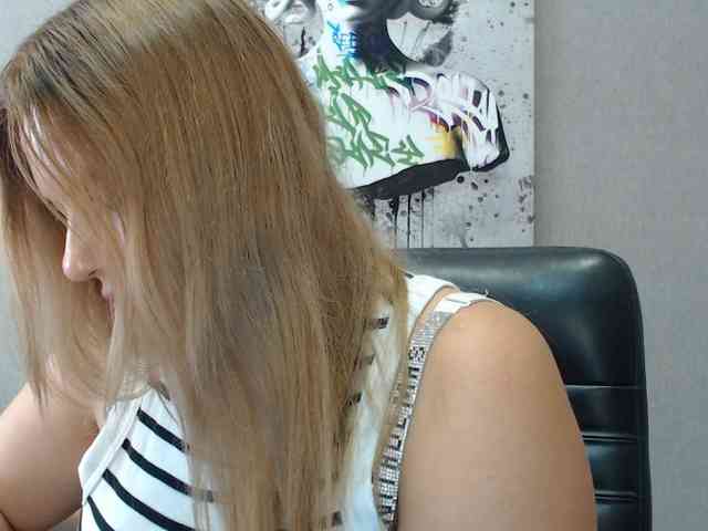 AvaQueen webcam