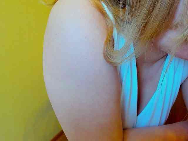AvaQueen webcam
