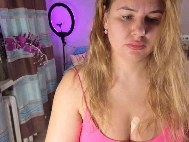 AvaQueen webcam