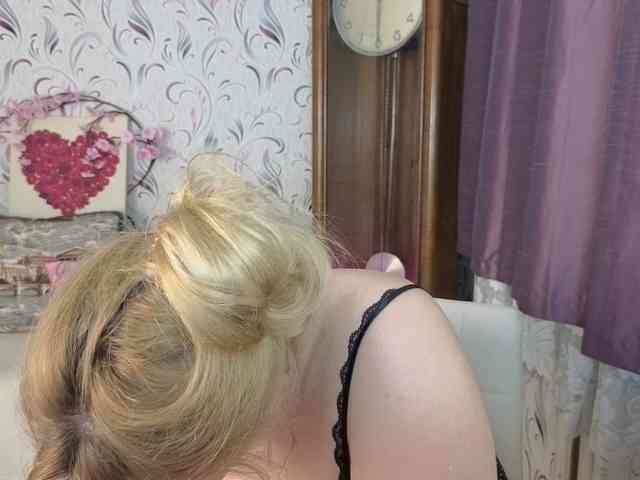 AvaQueen webcam