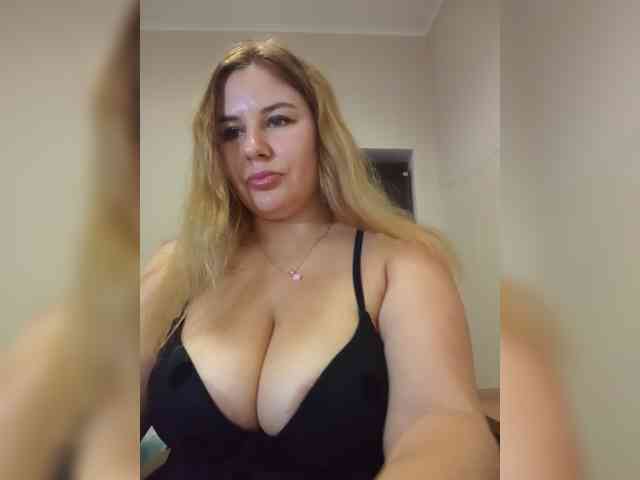 Model: AvaQueen