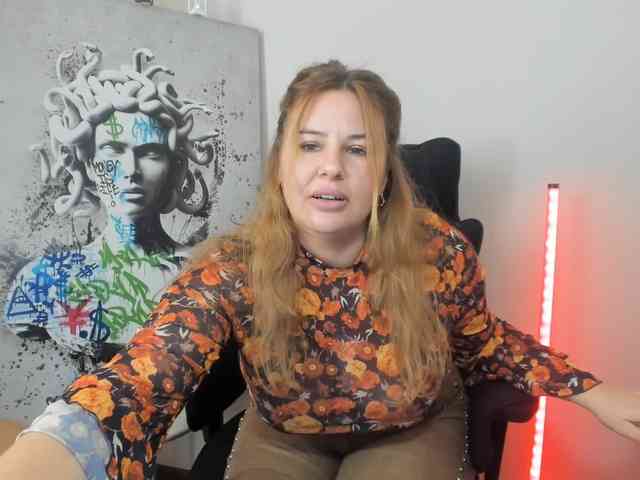AvaQueen webcam