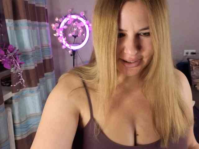 AvaQueen webcam
