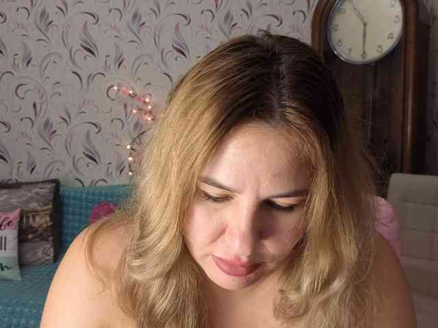 AvaQueen webcam