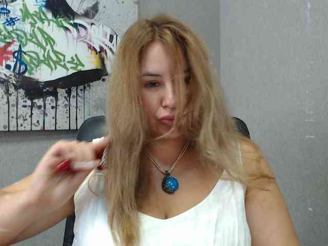 AvaQueen webcam