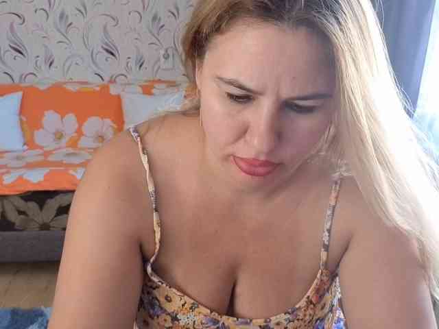 AvaQueen webcam