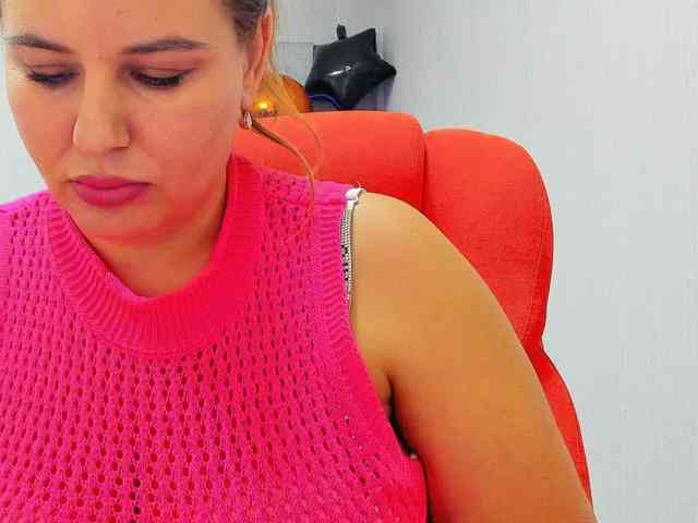AvaQueen webcam