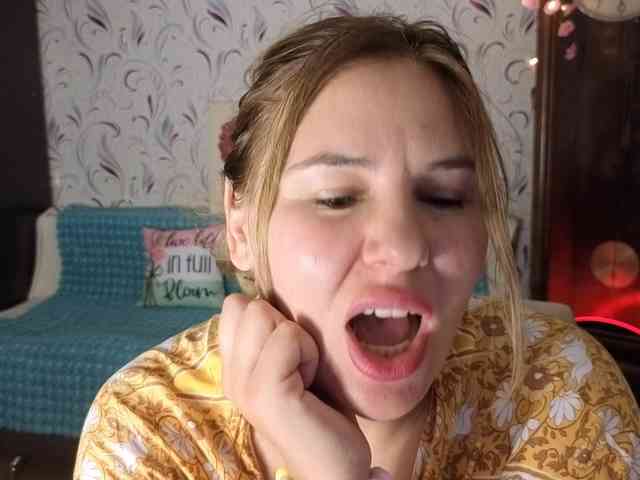 AvaQueen webcam