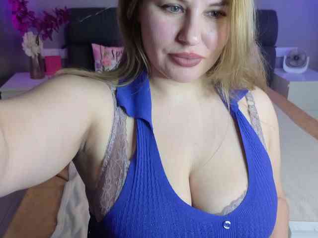 AvaQueen webcam