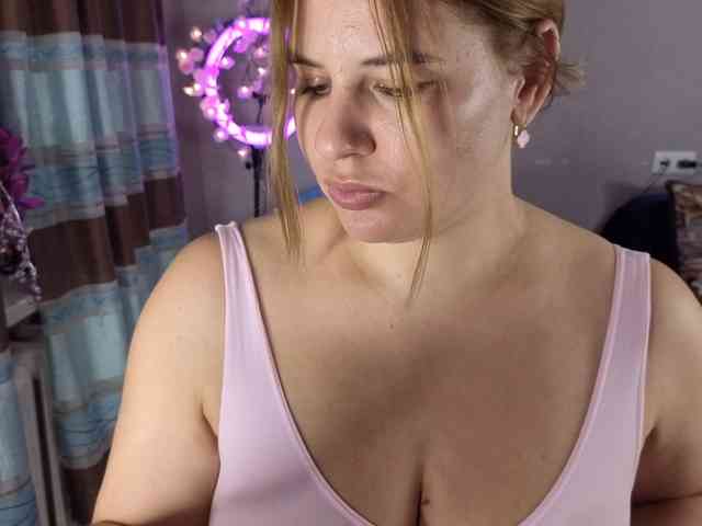 AvaQueen webcam