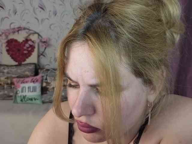 AvaQueen webcam
