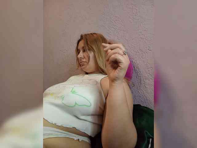 AvaQueen webcam