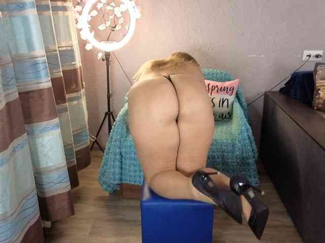 AvaQueen webcam