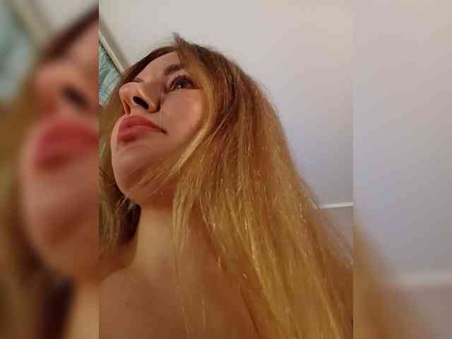 AvaQueen webcam
