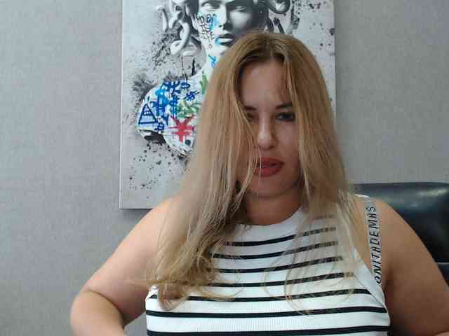AvaQueen webcam