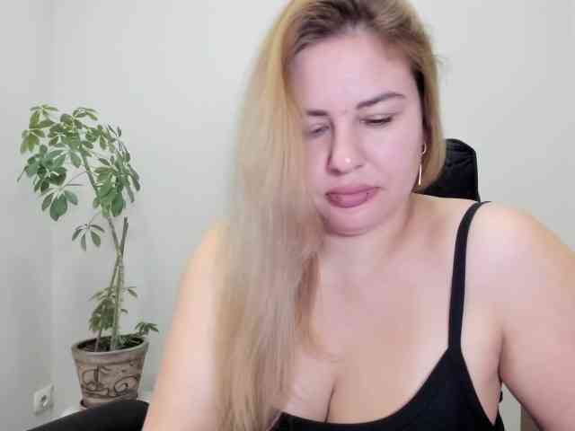 AvaQueen webcam