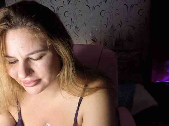 AvaQueen webcam