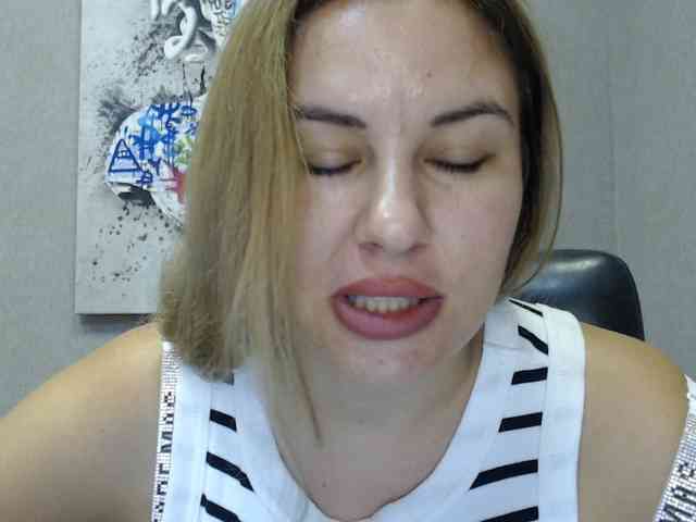 AvaQueen webcam