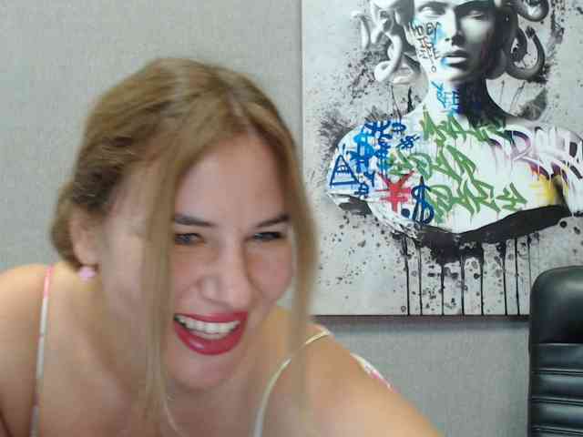 AvaQueen webcam