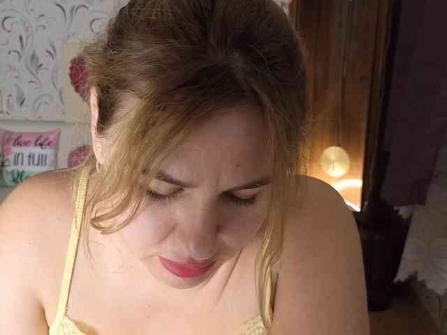 AvaQueen webcam