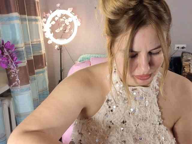 AvaQueen webcam